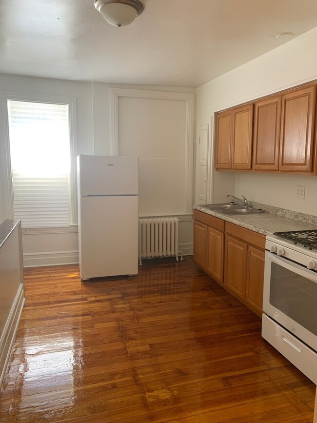 Building Photo - Second month HALF OFF! 2 bedroom 3rd Floor...