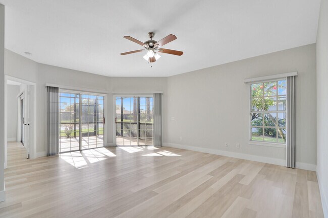 Foto del edificio - 7340 Pine Creek Way