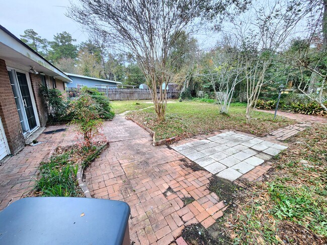 Building Photo - 124 Florence Dr