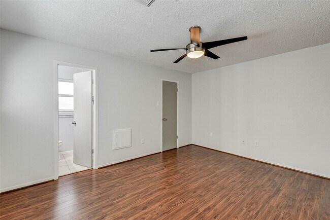 Building Photo - 5911 Chrystell Ln