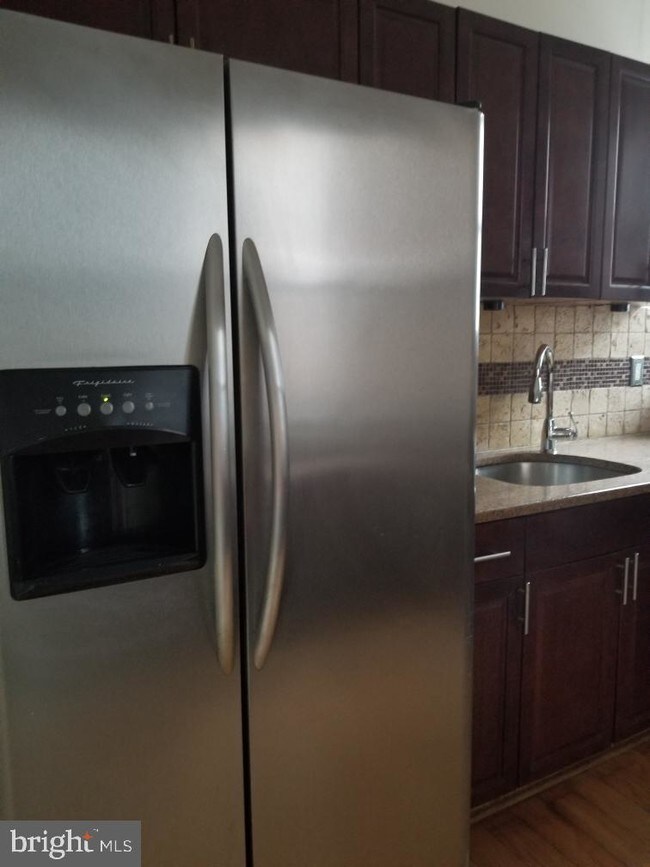 Foto del edificio - 1734 Georges Ln