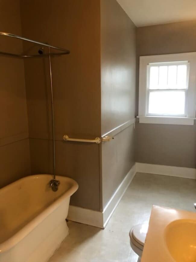 Building Photo - Market St