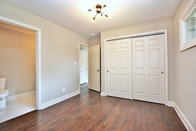 Foto del edificio - Impeccable 2 Bedroom, Fully Renovated in N...