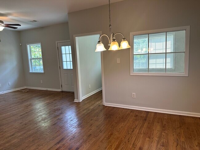 Building Photo - 2829 3rd Ave SW