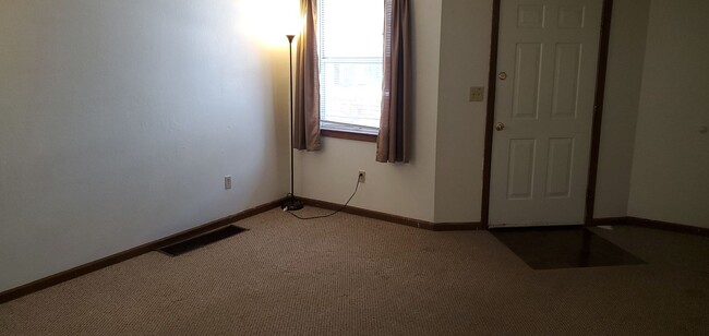 Building Photo - 3 bd, 2 ba Williamsburg condo, within walk...