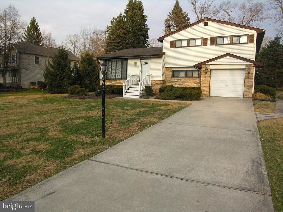 14 Morningside Dr, Yardley, PA 19067 House Rental in Yardley, PA
