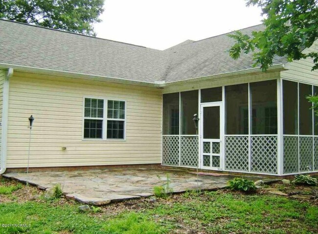 Back Patio - 326 W Howard Dr