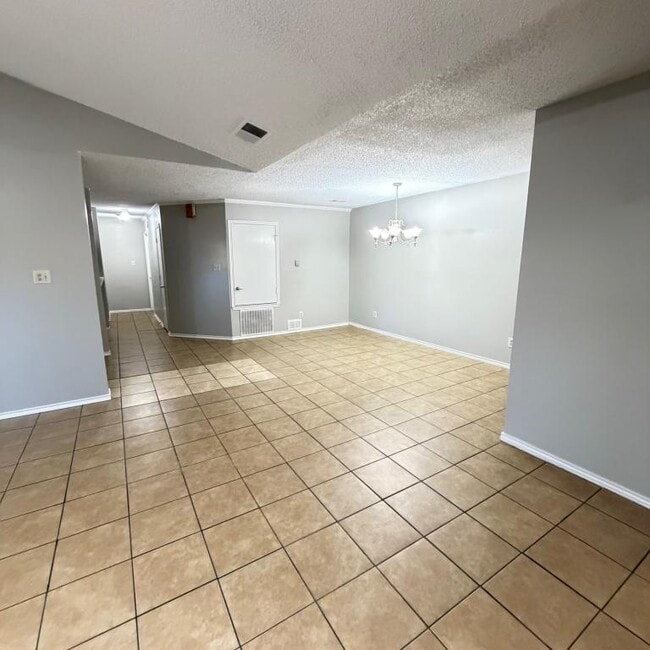 Foto del edificio - 2640 Glenmore Dr