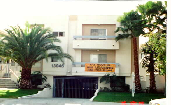 Foto del edificio - 13046 MOORPARK ST