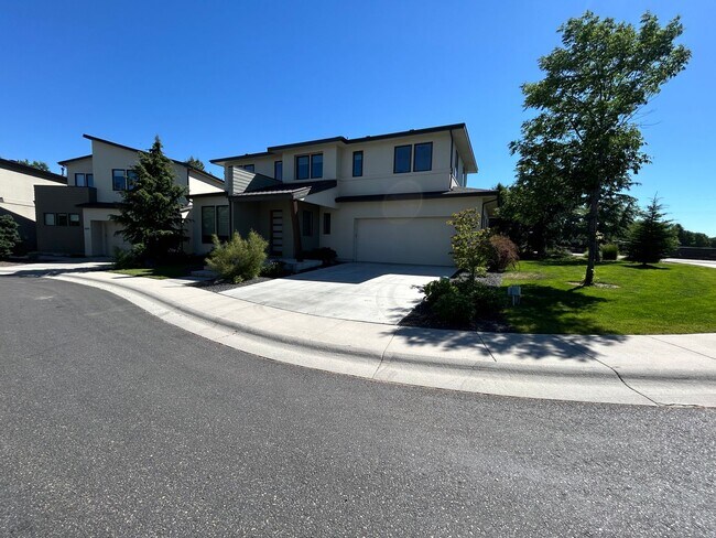 Foto del edificio - Stunning 3 bedroom 2 bathroom Home on a Go...