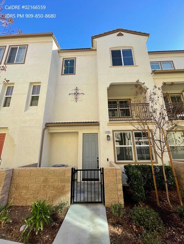 Foto principal - PRICE LOWERED! Mira Loma 3 Bedroom Home