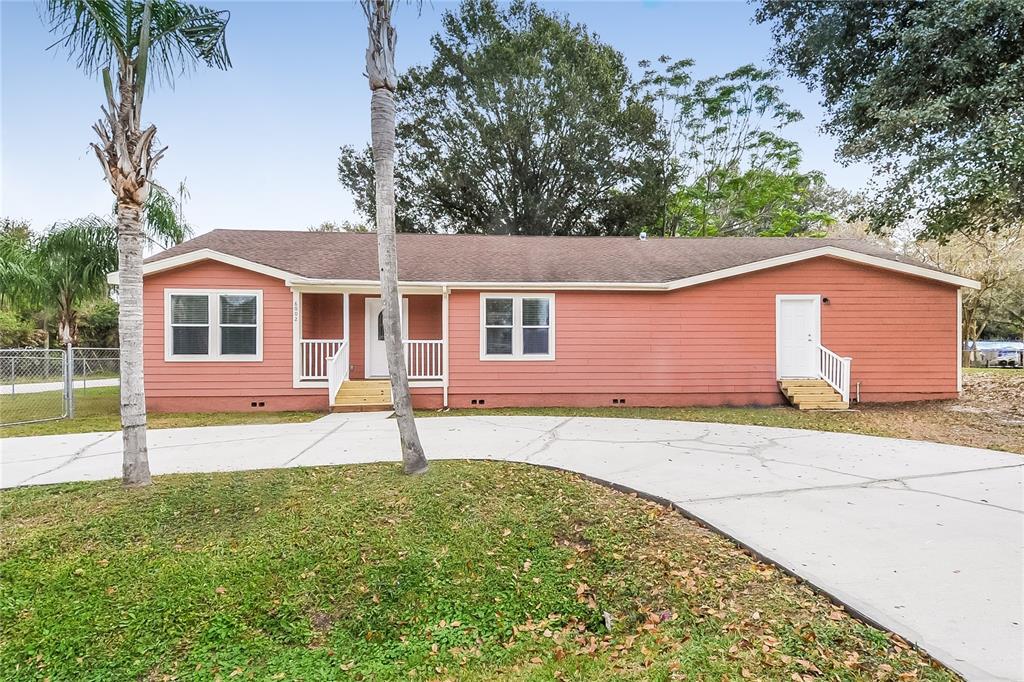 Foto principal - 8002 Maloren St