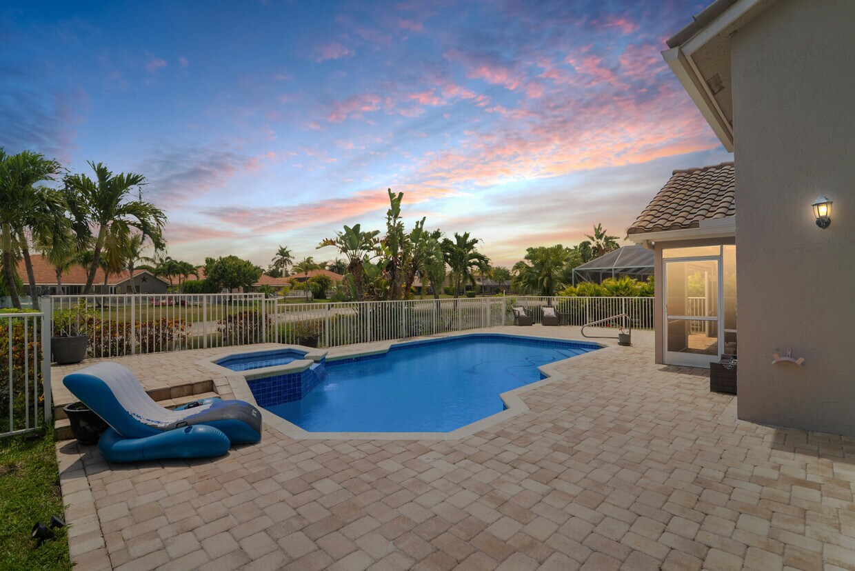 Primary Photo - 22361 Siesta Key Dr