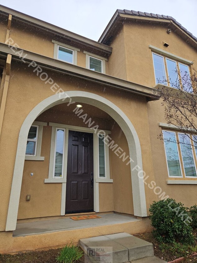 Foto principal - Well maintained 3bd 2.5ba home for rent in...