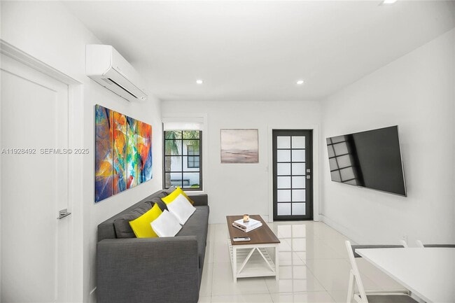 Building Photo - 733 Michigan Ave