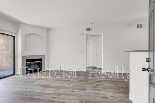 Building Photo - 8250 N Grand Canyon Dr