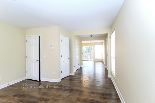 Building Photo - 3210 Linden Dr