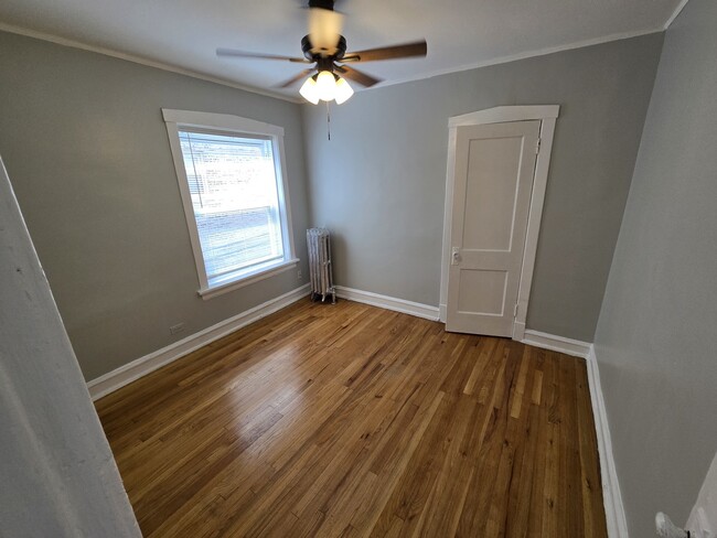 Building Photo - 4826 N Avers Ave