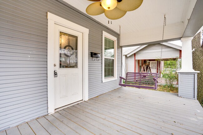 Front Porch - 5528 Richard Ave