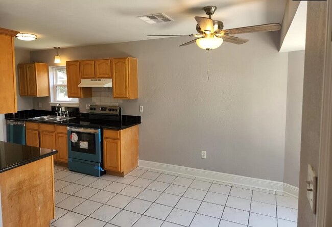 Foto del edificio - 5608 Parkaire Dr