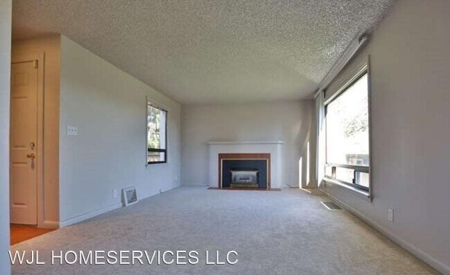 Foto del edificio - 5 br, 2 bath House - 13504 3rd Ave NE