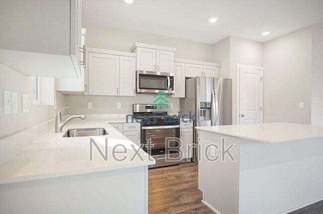 Building Photo - 4209 Savannah Lp NE