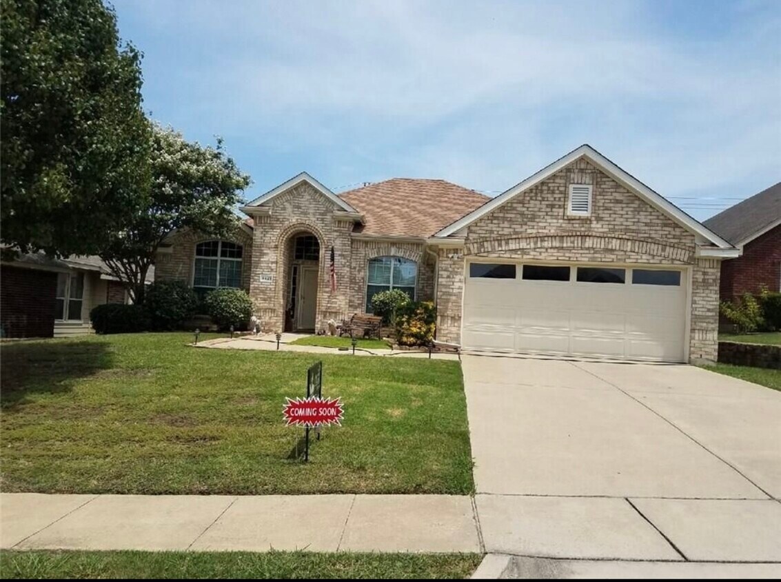 Foto principal - 4521 Clear Lake Ln