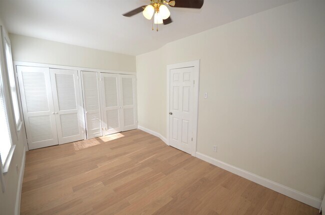 Foto del edificio - 376 Van Nostrand Ave