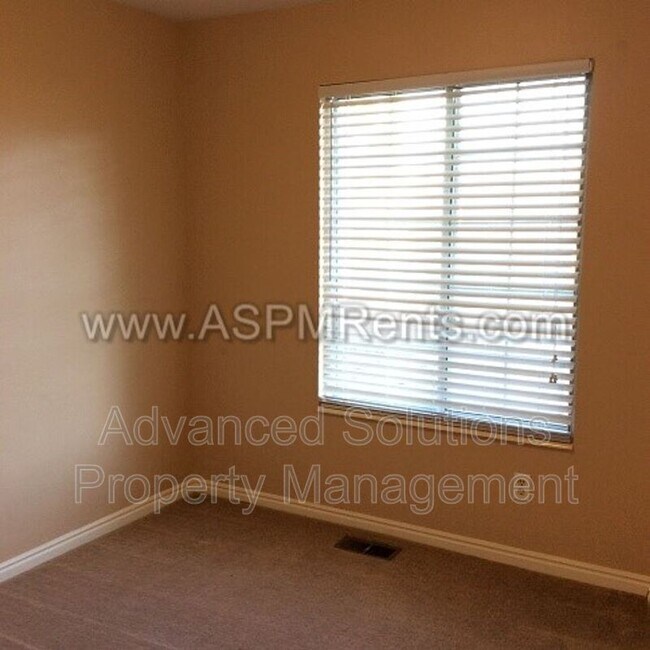 Building Photo - 816 Gatewood Dr