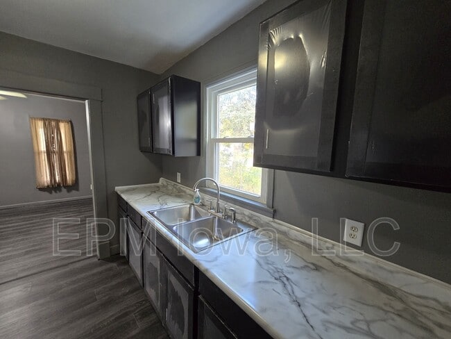 Building Photo - 709 Kern St