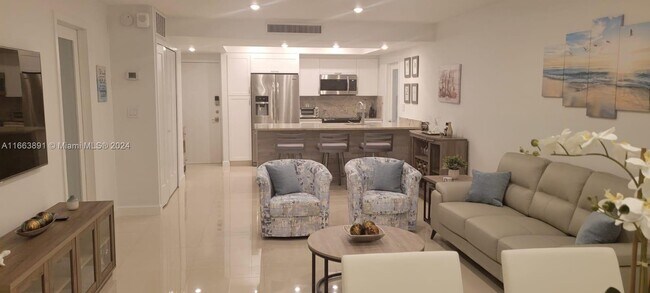 Building Photo - 5005 Collins Ave