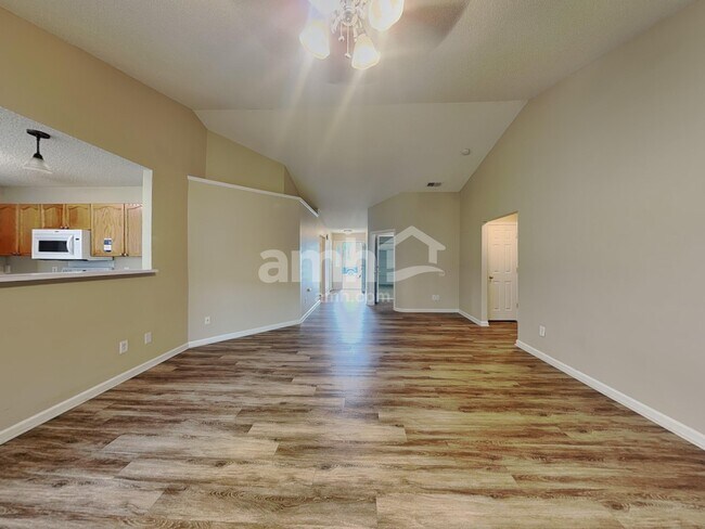 Foto del edificio - 4832 Asherton Pl NW