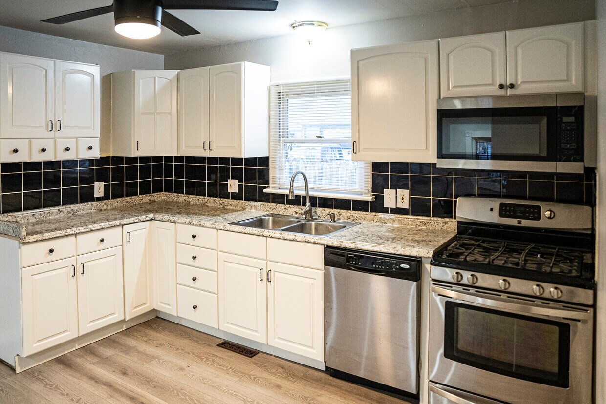 Kitchen - 601 Harlem Rd