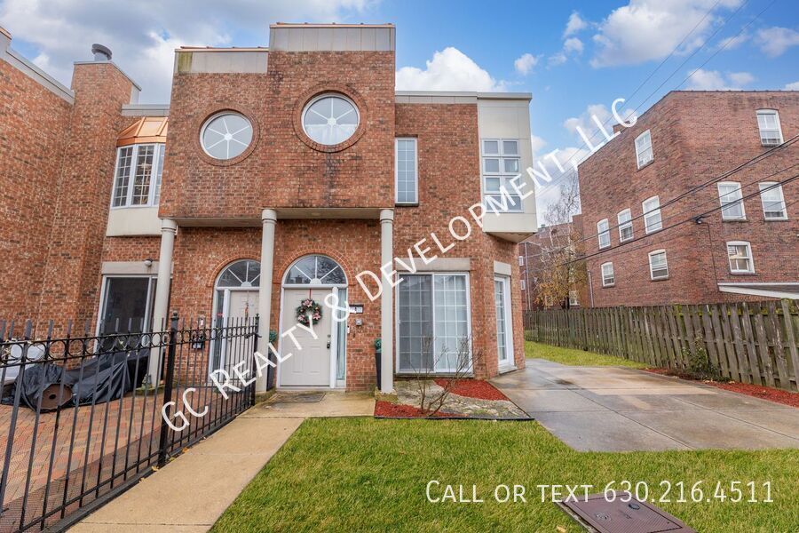 Foto principal - ***HYDE PARK / 3 BDRM + DEN - 3 BTH / FINI...