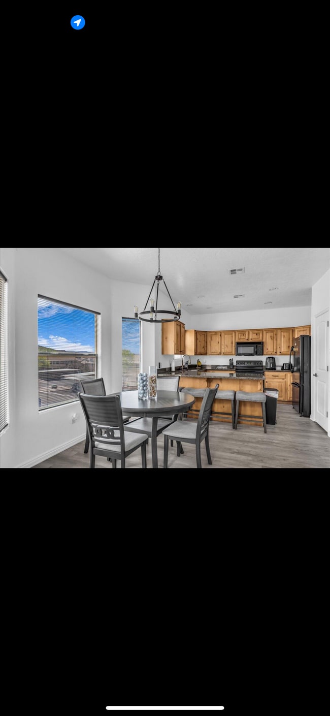 Building Photo - 1277 W Las Hurdes Dr