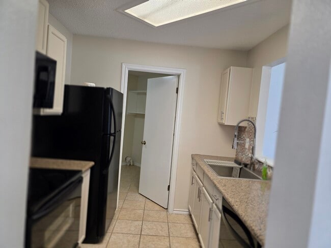 Building Photo - 14227 Wetmore Bend