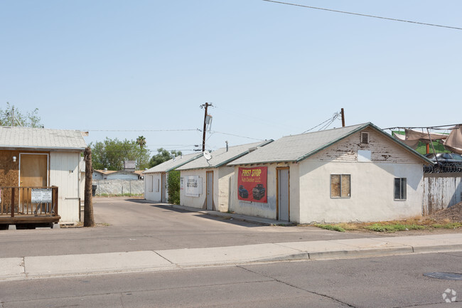 Building Photo - 2822 W Mcdowell Rd