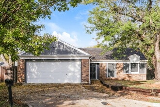 Building Photo - 3900 Dogwood Ct