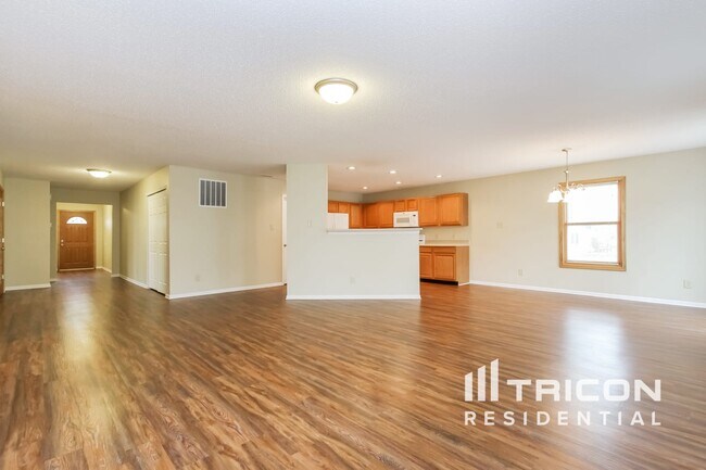 Foto del edificio - 8243 Firefly Way