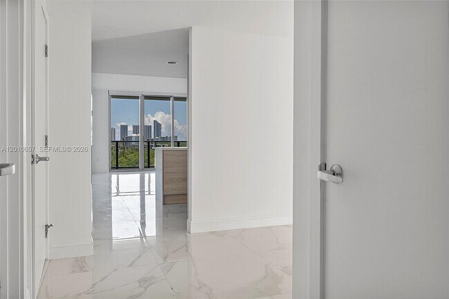 Foto del edificio - 16385 Biscayne Blvd