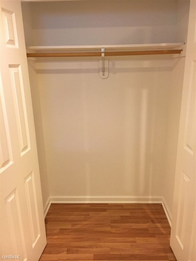 Foto del edificio - 1 br, 1 bath House - 61 Reservoir St