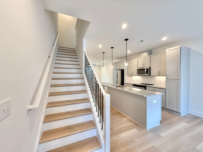 Foto del edificio - Newly Built 4BD, 3.5BA Northeast Raleigh Townhome in a Great Location