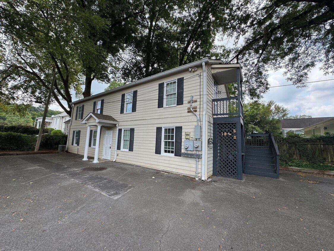 Primary Photo - 106 E 3rd St