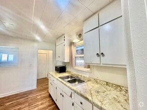 Building Photo - 342 Martin St
