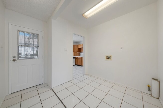 Building Photo - 3025 Sherwood Ave
