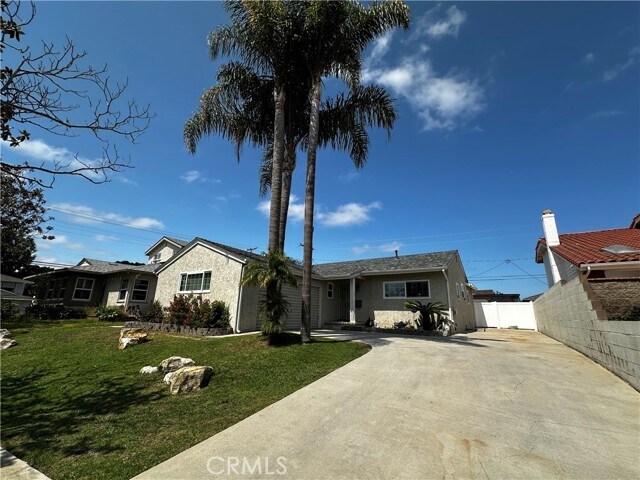 Foto principal - 22933 Adolph Ave