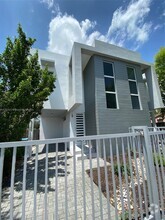 Building Photo - 2650 SW 29th Ct