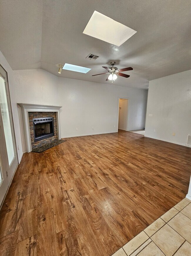 Foto del edificio - (3) Bed/(2) Bath in SW OKC/Moore Avail NOW! Pet Negotiable!