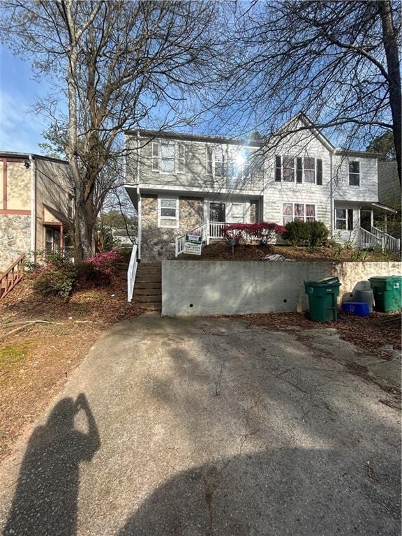 Building Photo - 1068 Falling Water Dr