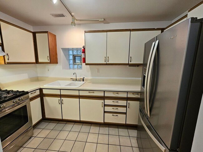 Foto del edificio - 1140 W Barry Ave